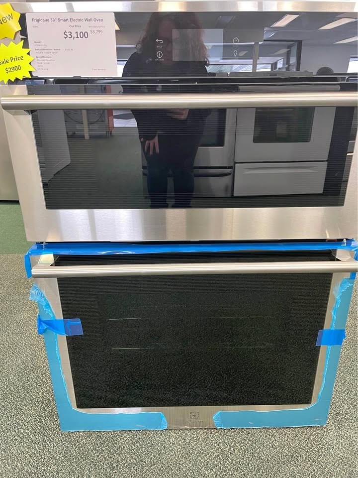 Frigidaire 30" Smart Electric Wall Oven