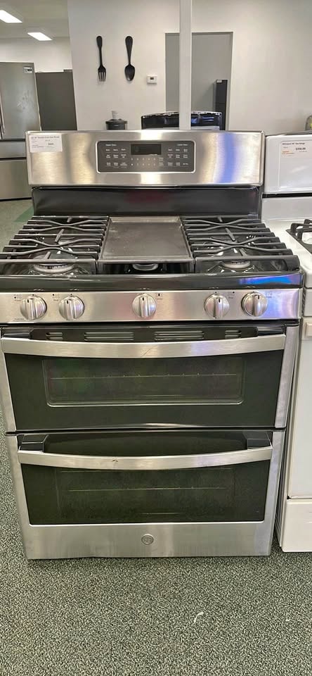 GE 30" Double Oven Gas Range — Stainless Steel